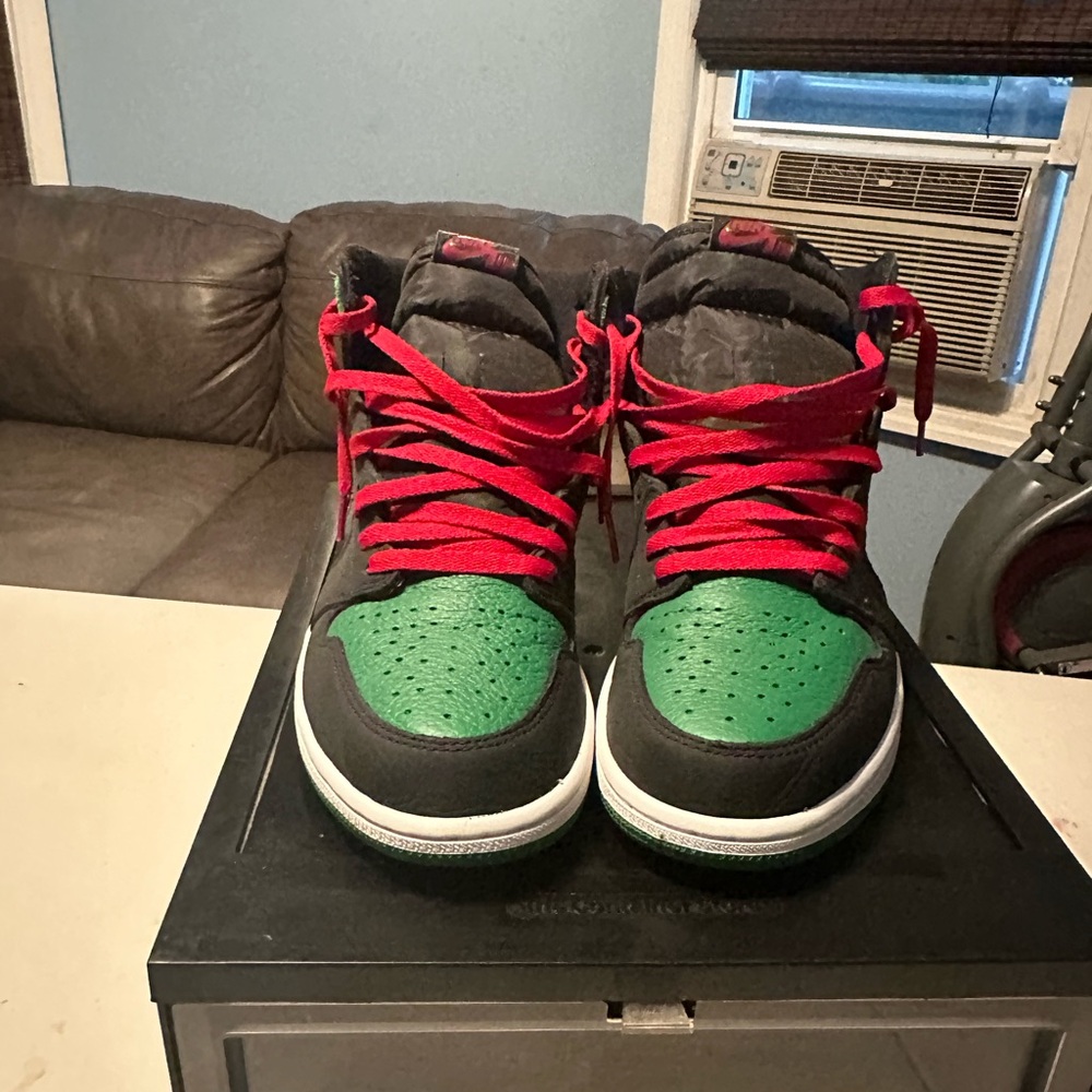Jordan 1s pine green